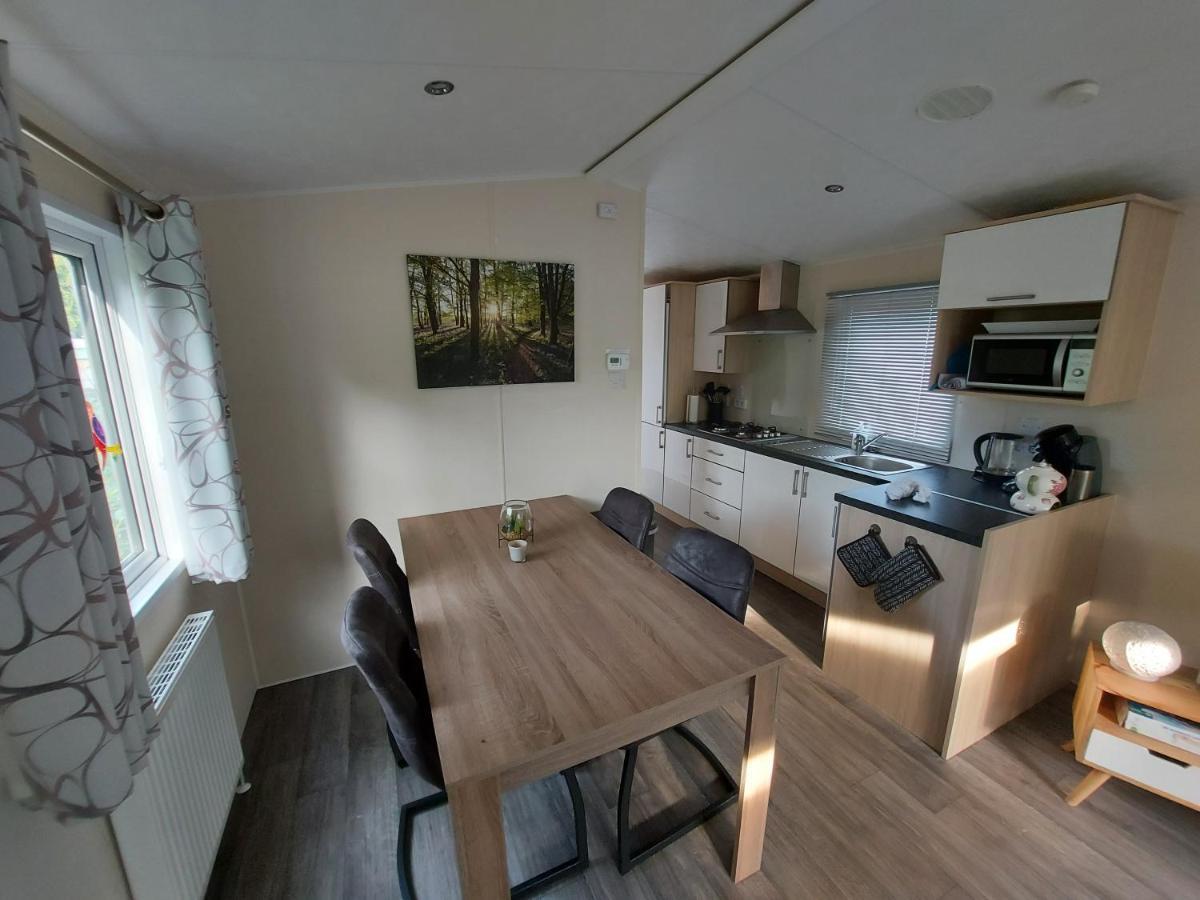 Chalet Wanama. Gelegen Op Het Vakantiepark Het Lierderholt Op De Veluwe. Villa Beekbergen Exteriör bild